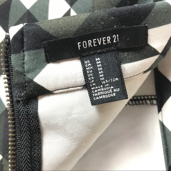 Forever 21 High Waisted Zip Up Geometric Shorts - Picture 6 of 6